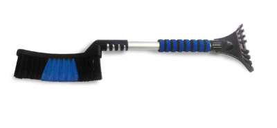 Щётка-скребок AVS WB-6321 (63 cм), мягкая ручка, распушенная щетина, черно-синяя изогнутая щетка